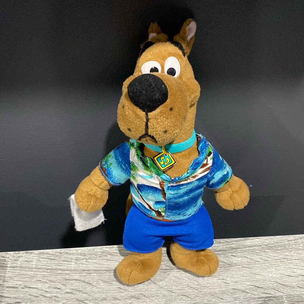 Scooby-Doo in Hawaiian Beach Outfit - Collectable Plush Toy